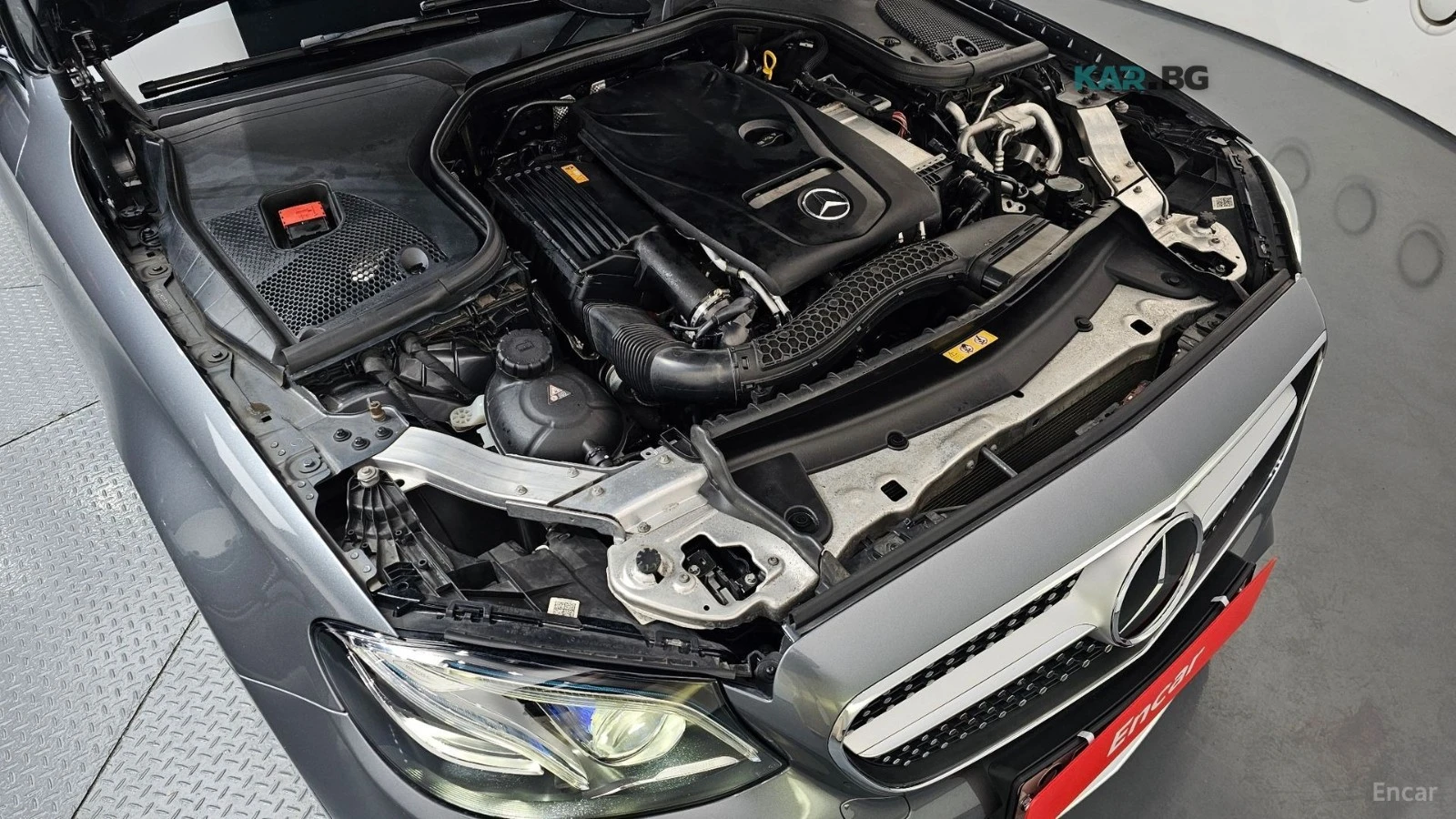 Mercedes-Benz E 300 4MATIC* AMG-LINE* FULL-ASSISTS* 3D-BURMESTER* PANO, снимка 15 - Автомобили и джипове - 54812235