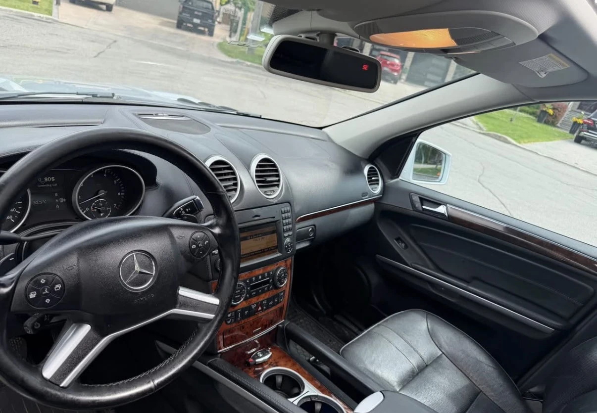 Mercedes-Benz ML 550 AMG * ОБДУХВАНЕ * KEYLESS * AIRMATIC * CARFAX * , снимка 9 - Автомобили и джипове - 54864194