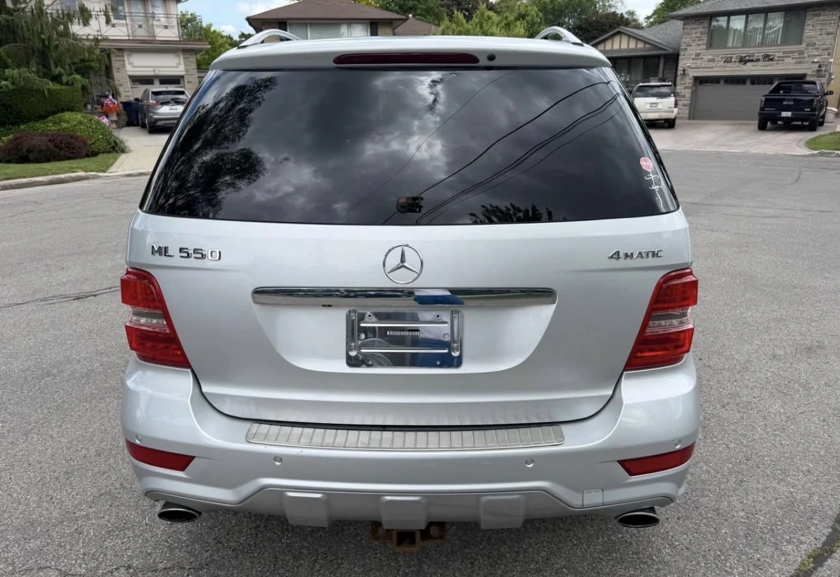 Mercedes-Benz ML 550 AMG * ОБДУХВАНЕ * KEYLESS * AIRMATIC * CARFAX * , снимка 6 - Автомобили и джипове - 54864194