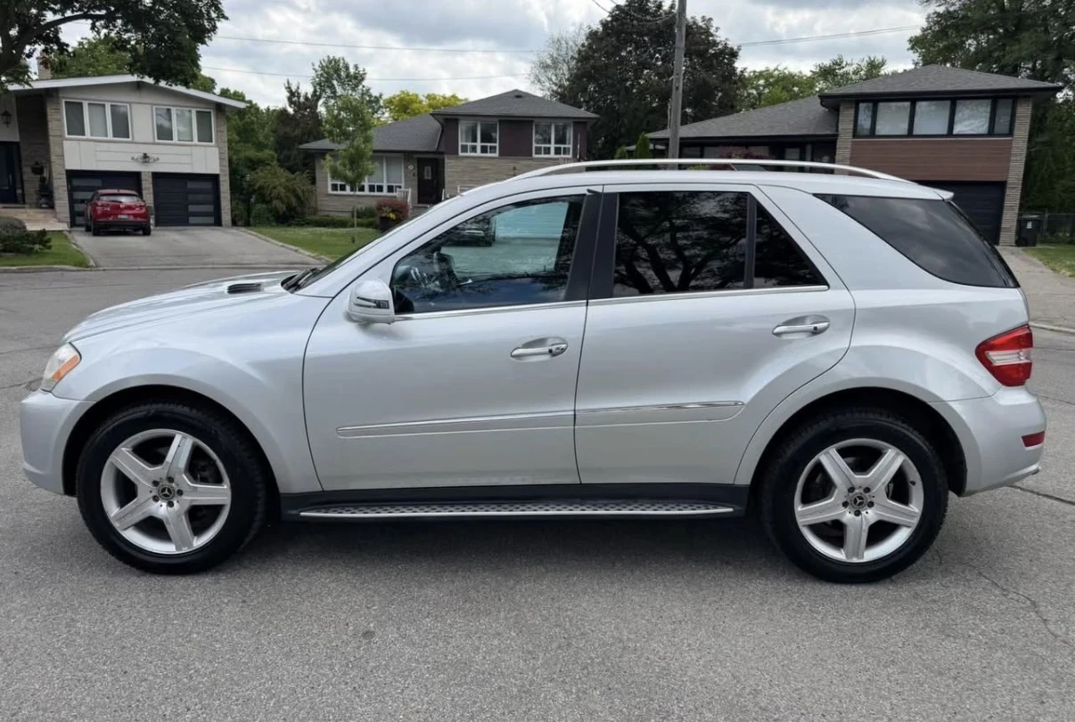 Mercedes-Benz ML 550 AMG * ОБДУХВАНЕ * KEYLESS * AIRMATIC * CARFAX * , снимка 8 - Автомобили и джипове - 54864194