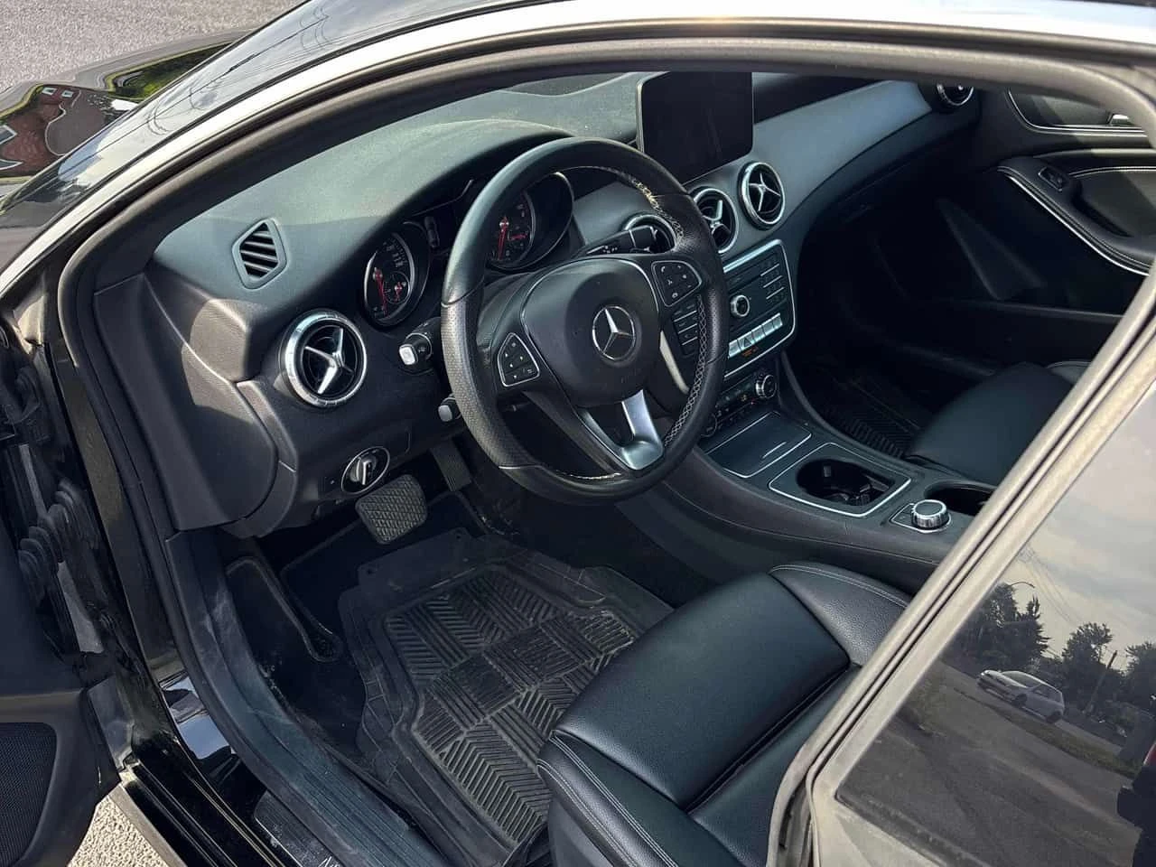 Mercedes-Benz CLA 250  * CARFAX * БЕЗ ПЪРВОНАЧАЛНА ВНОСКА, снимка 5 - Автомобили и джипове - 55632529