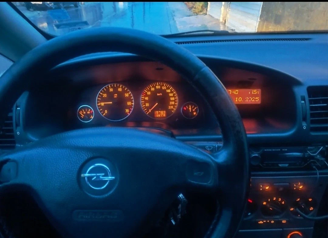 Opel Zafira 1.6, 101 коня, 7 местна, снимка 10 - Автомобили и джипове - 55997663