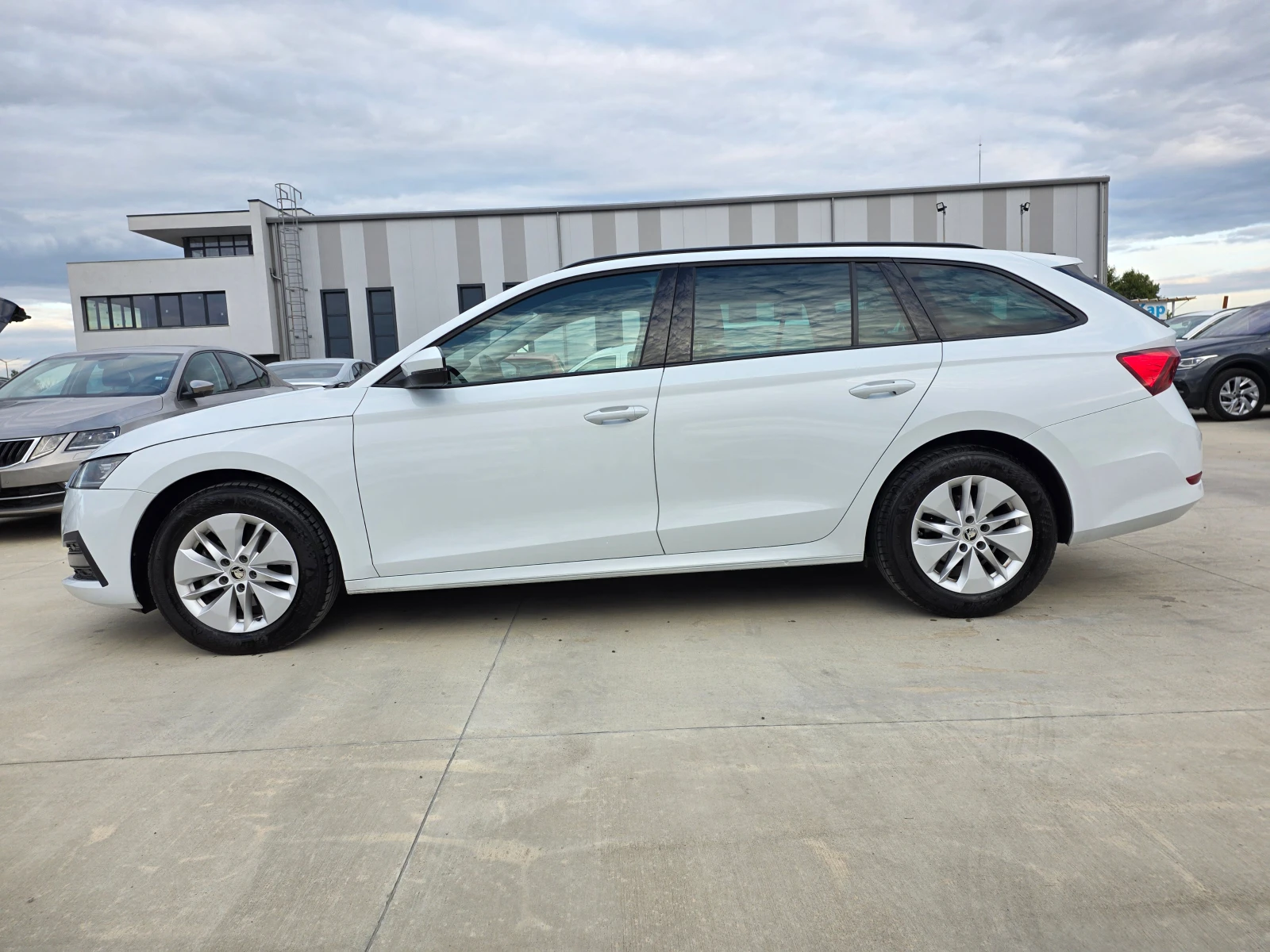 Skoda Octavia С Гаранция 2.0TDI-А/Т, снимка 2 - Автомобили и джипове - 56091185