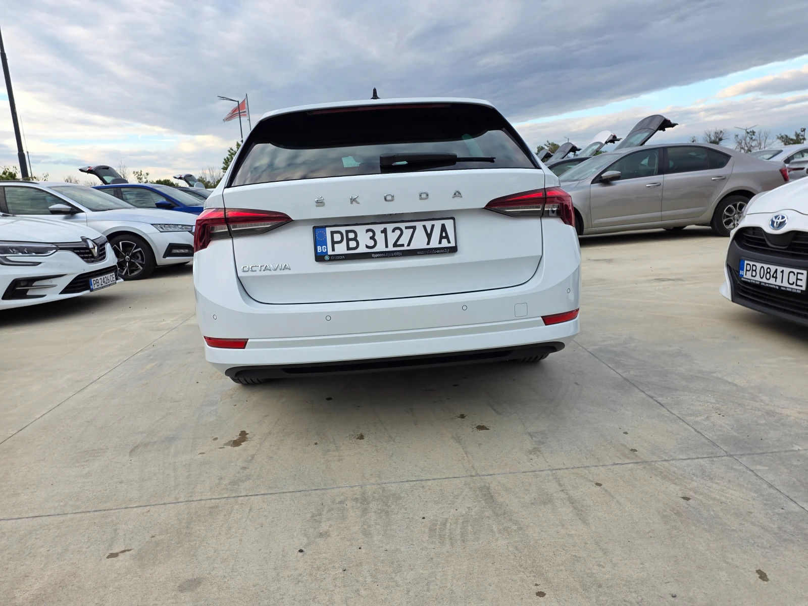 Skoda Octavia С Гаранция 2.0TDI-А/Т, снимка 4 - Автомобили и джипове - 56091185