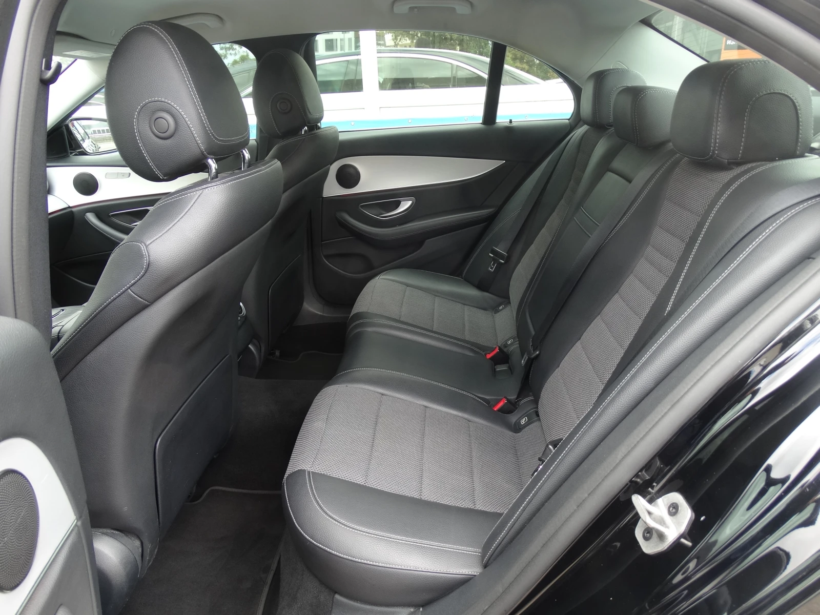 Mercedes-Benz E 220 4-Matic/DIGITAL/9gt/DISTRONIK/FACE, снимка 9 - Автомобили и джипове - 56212986