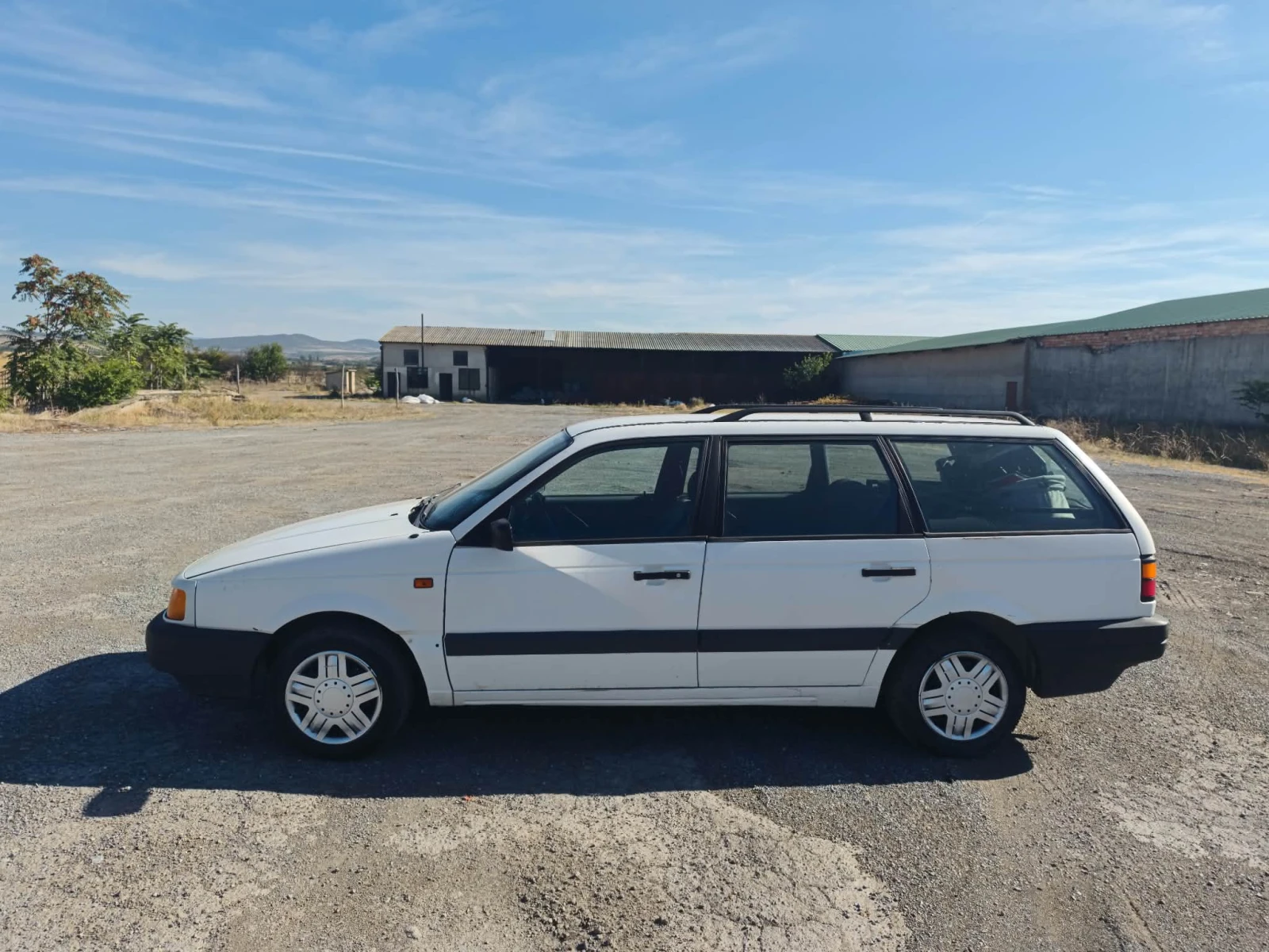 VW Passat 1.6, снимка 2 - Автомобили и джипове - 56747302