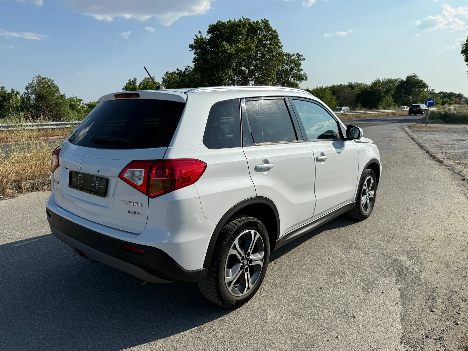 Suzuki Vitara 1.6 4х4 FULL ШВЕЙЦАРИЯ - изображение 3
