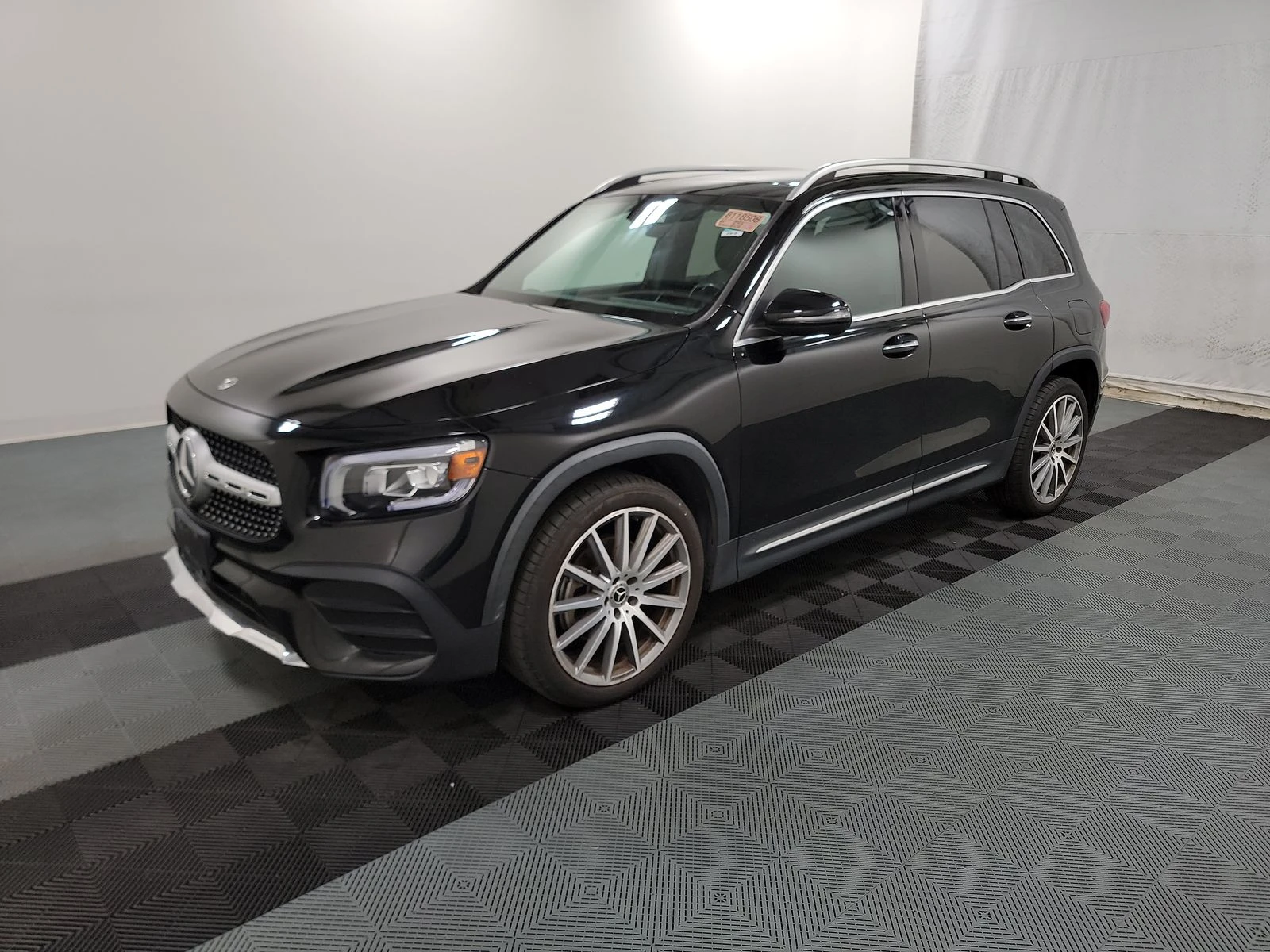 Mercedes-Benz GLB 4MATIC/AMG LINE/CARBON/PANO - изображение 3