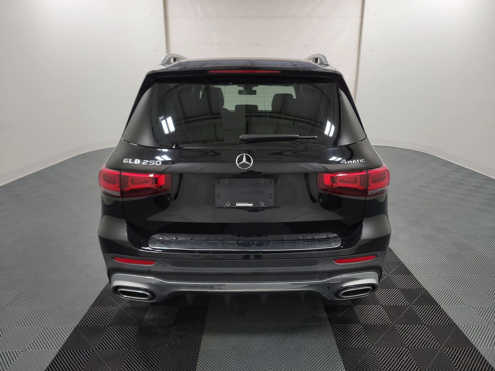 Mercedes-Benz GLB 4MATIC/AMG LINE/CARBON/PANO - изображение 5