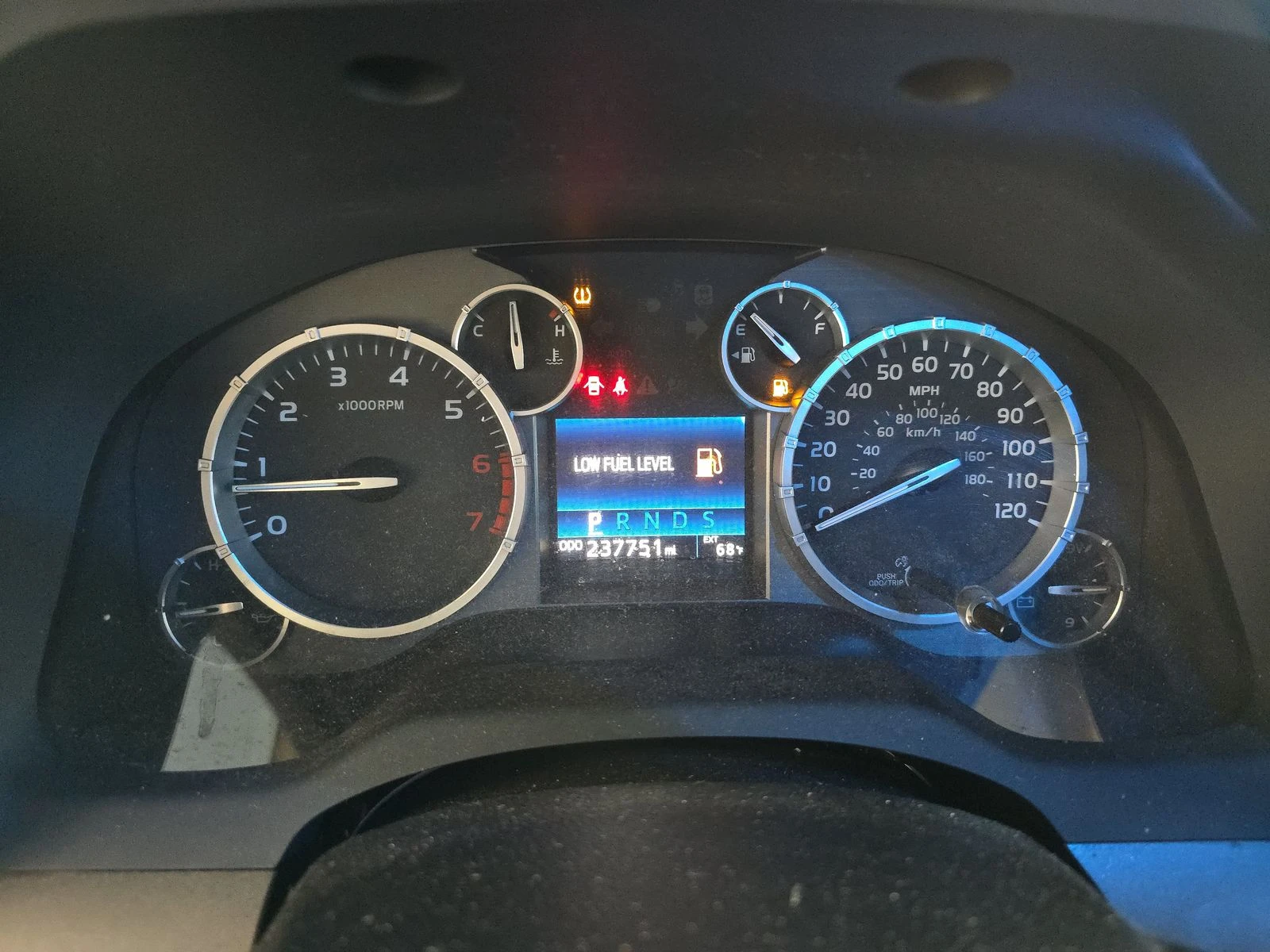 Toyota Tundra 5.7 HEMI* SR5 Extended Cab Medium Bed - изображение 7