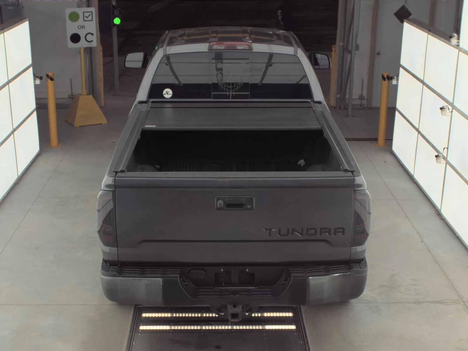 Toyota Tundra 5.7 HEMI* SR5 Extended Cab Medium Bed - изображение 5
