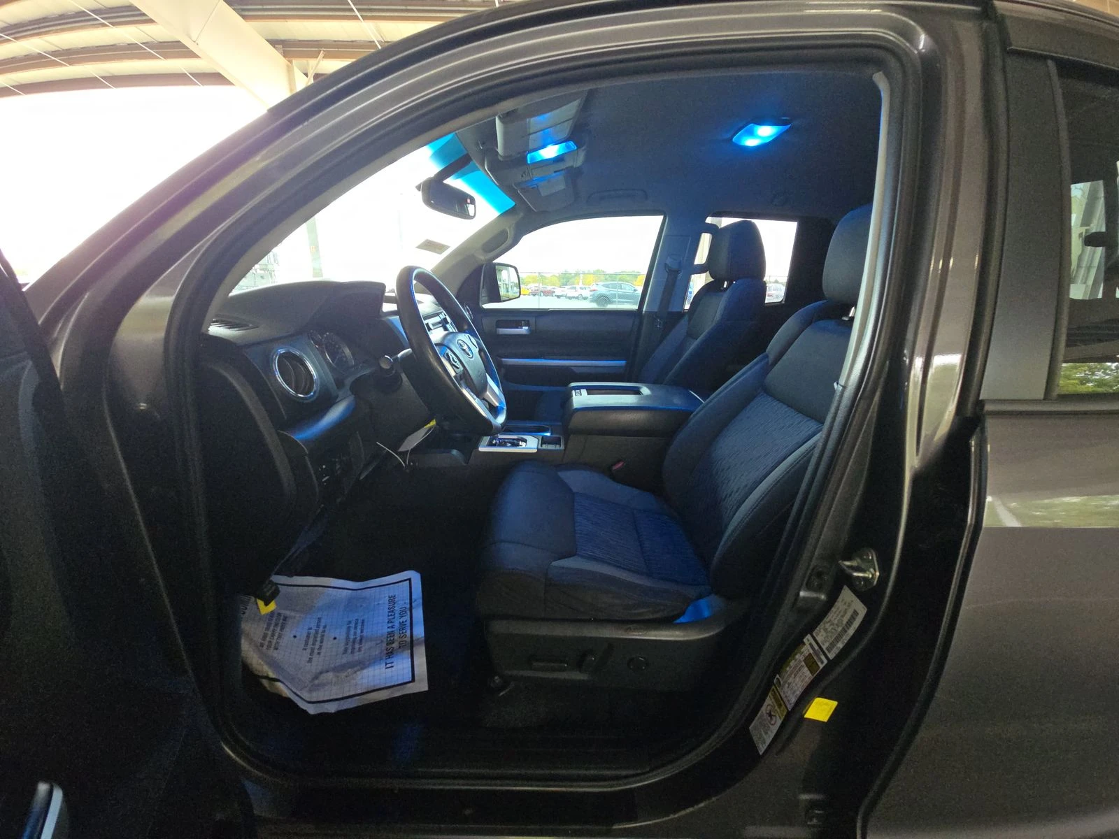 Toyota Tundra 5.7 HEMI* SR5 Extended Cab Medium Bed - изображение 10