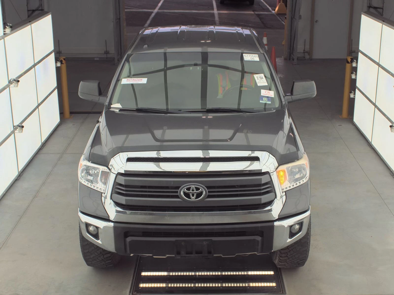 Toyota Tundra 5.7 HEMI* SR5 Extended Cab Medium Bed - изображение 2