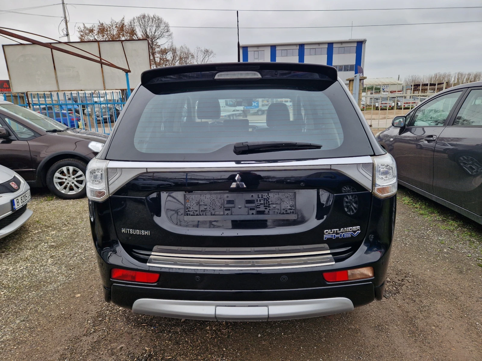 Mitsubishi Outlander 2.0 PHEV 4WD - изображение 4