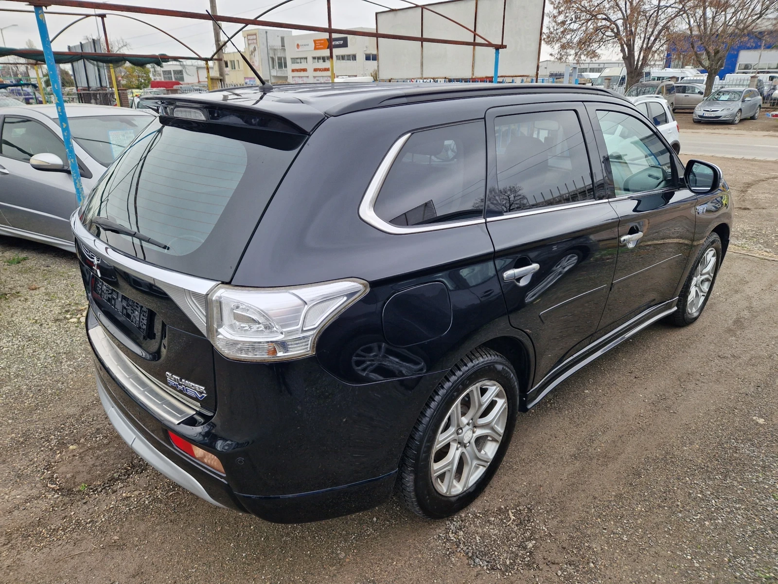 Mitsubishi Outlander 2.0 PHEV 4WD - изображение 3