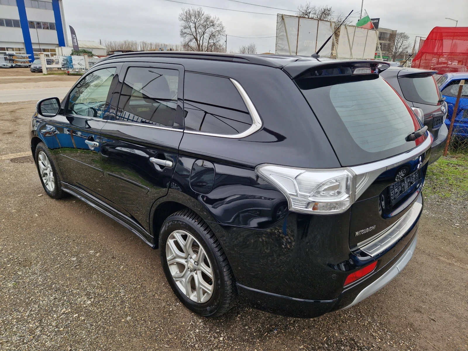 Mitsubishi Outlander 2.0 PHEV 4WD - изображение 5