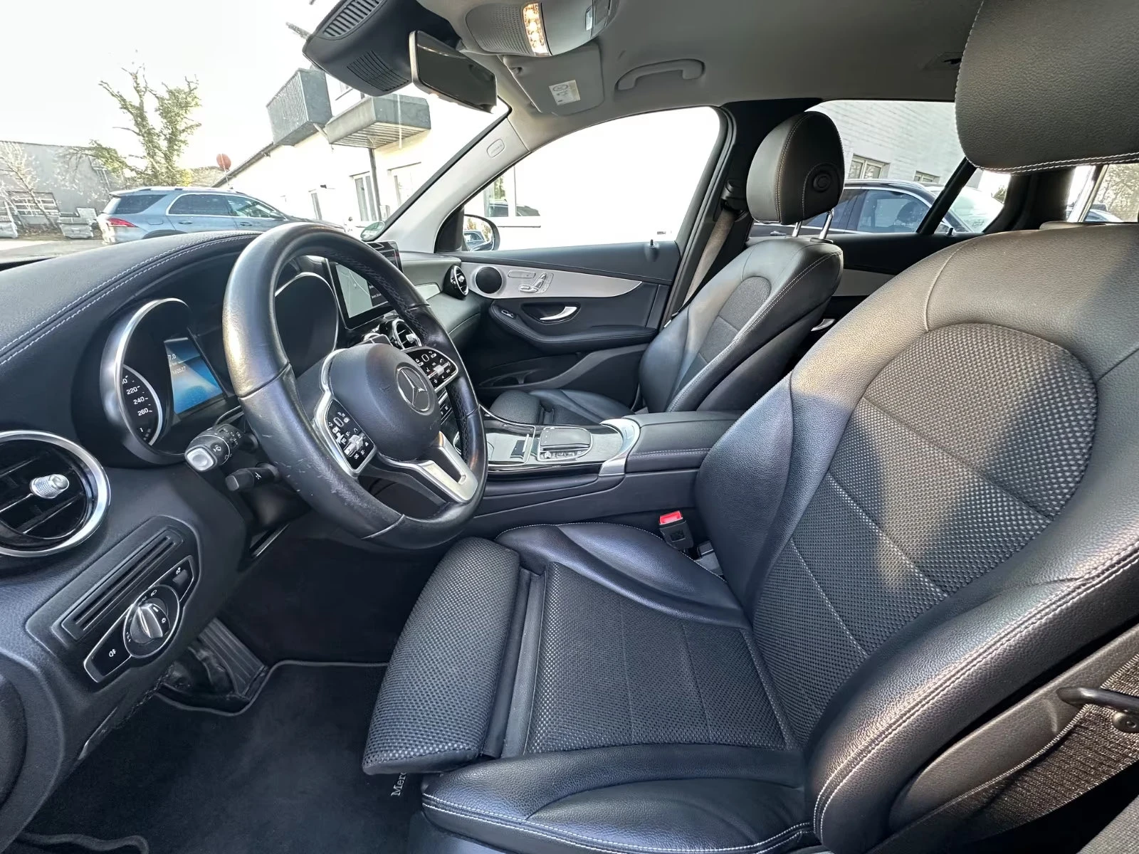 Mercedes-Benz GLC 300 d/4MATIC/245HP/MEMO/360/LED/DISTR./ACC/CPLAY/851g - изображение 5