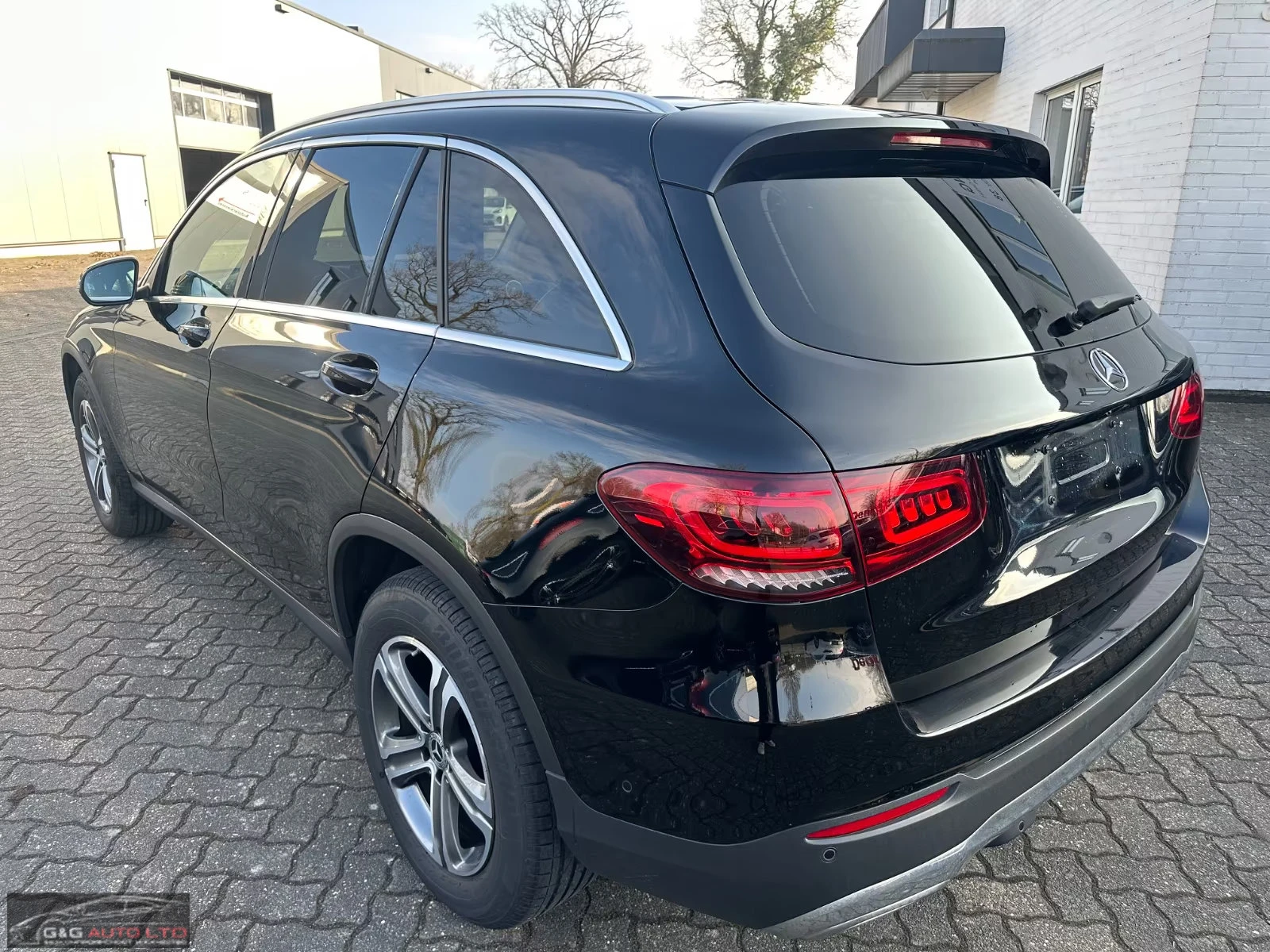 Mercedes-Benz GLC 300 d/4MATIC/245HP/MEMO/360/LED/DISTR./ACC/CPLAY/851g - изображение 2