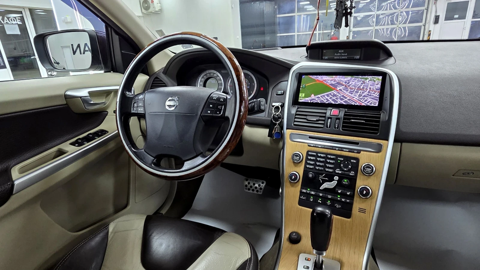 Volvo XC60 D5/Summum/ACC/4WD/КАТО НОВА, снимка 11 - Автомобили и джипове - 53895625