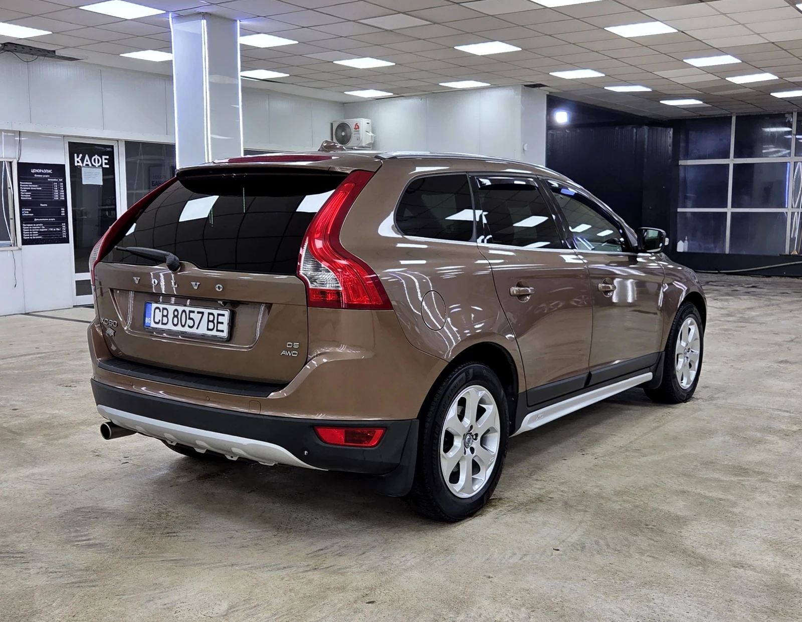 Volvo XC60 D5/Summum/ACC/4WD/КАТО НОВА, снимка 2 - Автомобили и джипове - 53895625
