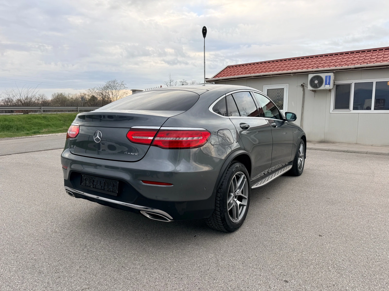 Mercedes-Benz GLC 220 COUPE / EDITION 1 AMG /9G/ 4MATIC /NIGHT PACK/ , снимка 5 - Автомобили и джипове - 54540774