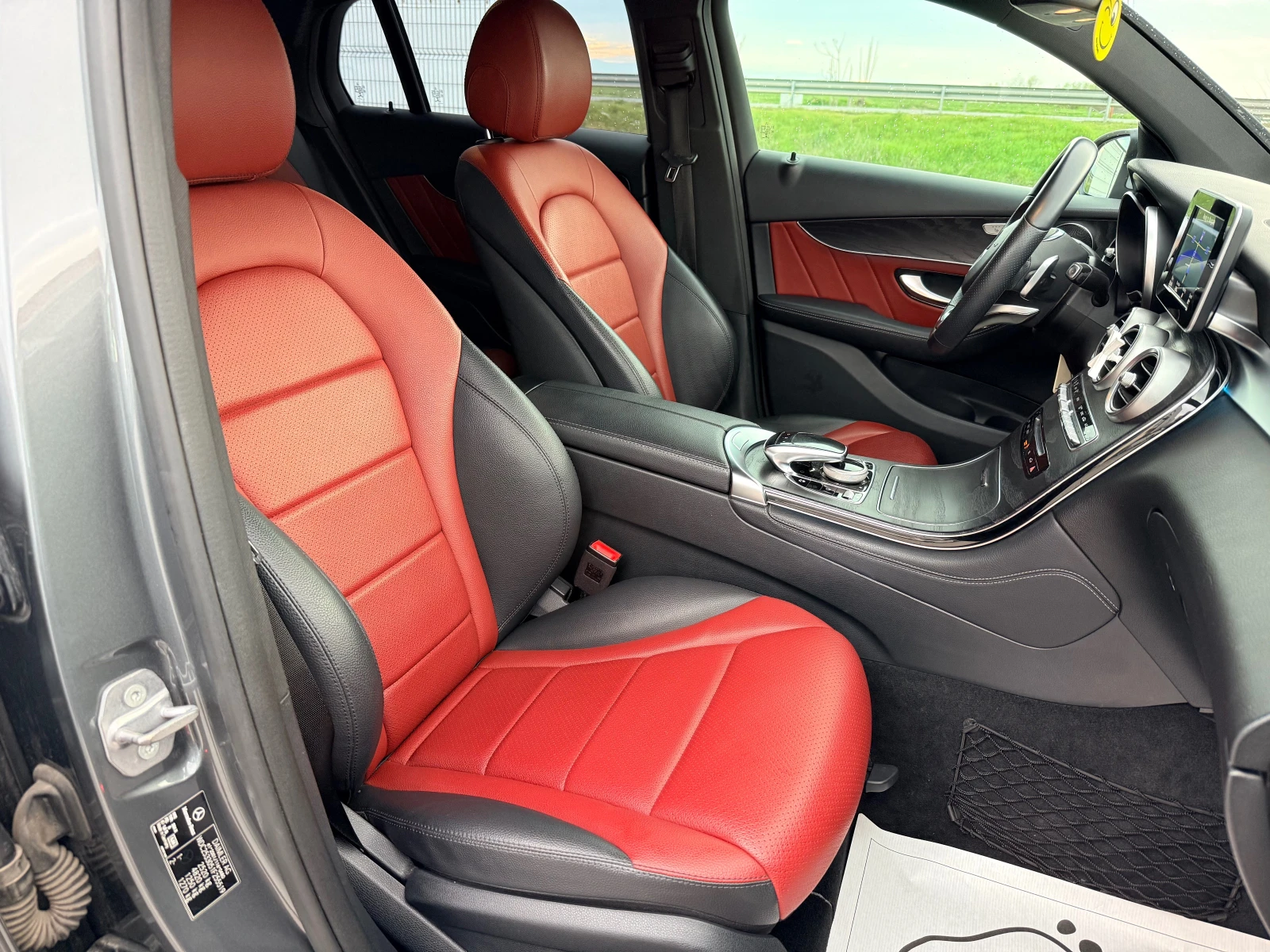 Mercedes-Benz GLC 220 COUPE / EDITION 1 AMG /9G/ 4MATIC /NIGHT PACK/ , снимка 14 - Автомобили и джипове - 54540774