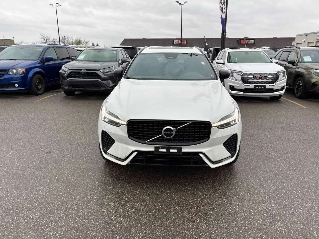 Volvo XC60 * R Design * АВТОКРЕДИТ БЕЗ ПЪРВОНАЧАЛНА ВНОСКА* , снимка 6 - Автомобили и джипове - 54810376