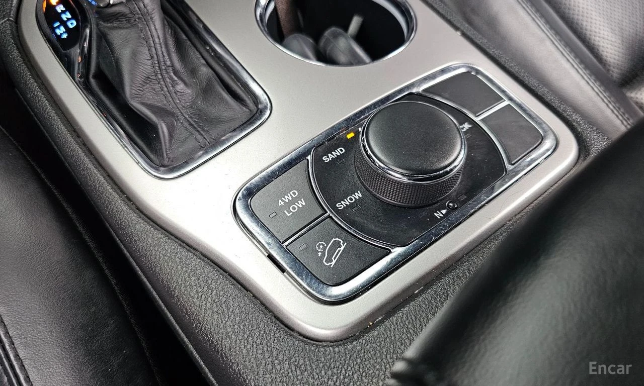 Jeep Grand cherokee 3.6* V6* 8ZF* ПОДГРЕВ* ОБДУХВАНЕ* КАМЕРА* КЕЙЛЕС* , снимка 11 - Автомобили и джипове - 54916877