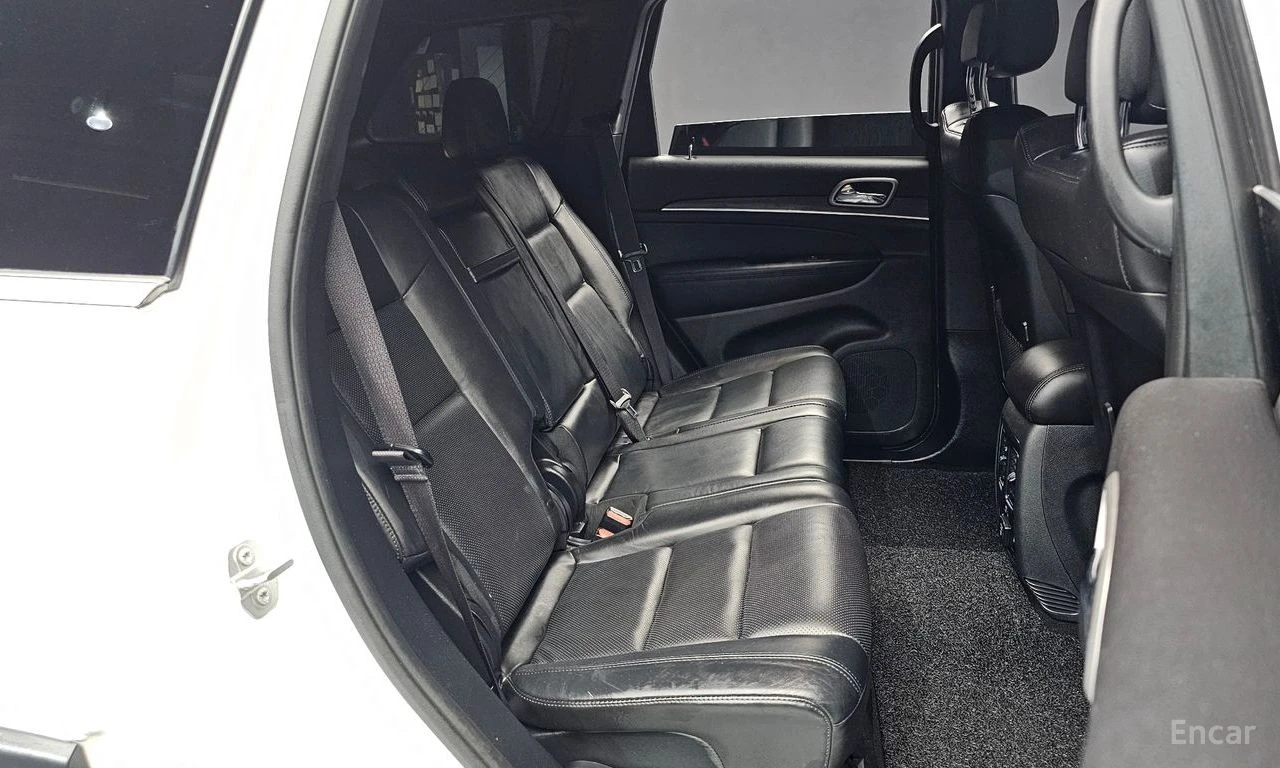 Jeep Grand cherokee 3.6* V6* 8ZF* ПОДГРЕВ* ОБДУХВАНЕ* КАМЕРА* КЕЙЛЕС* , снимка 14 - Автомобили и джипове - 54916877
