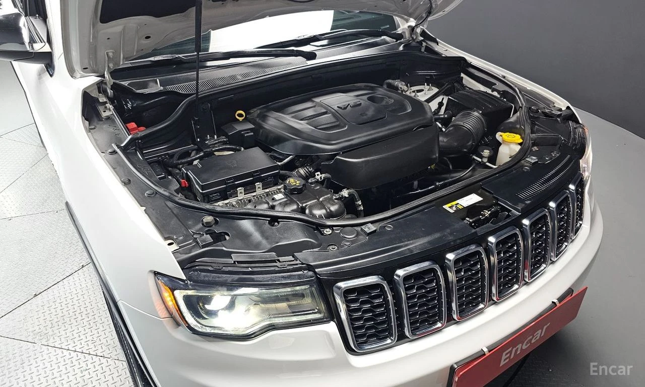 Jeep Grand cherokee 3.6* V6* 8ZF* ПОДГРЕВ* ОБДУХВАНЕ* КАМЕРА* КЕЙЛЕС* , снимка 17 - Автомобили и джипове - 54916877