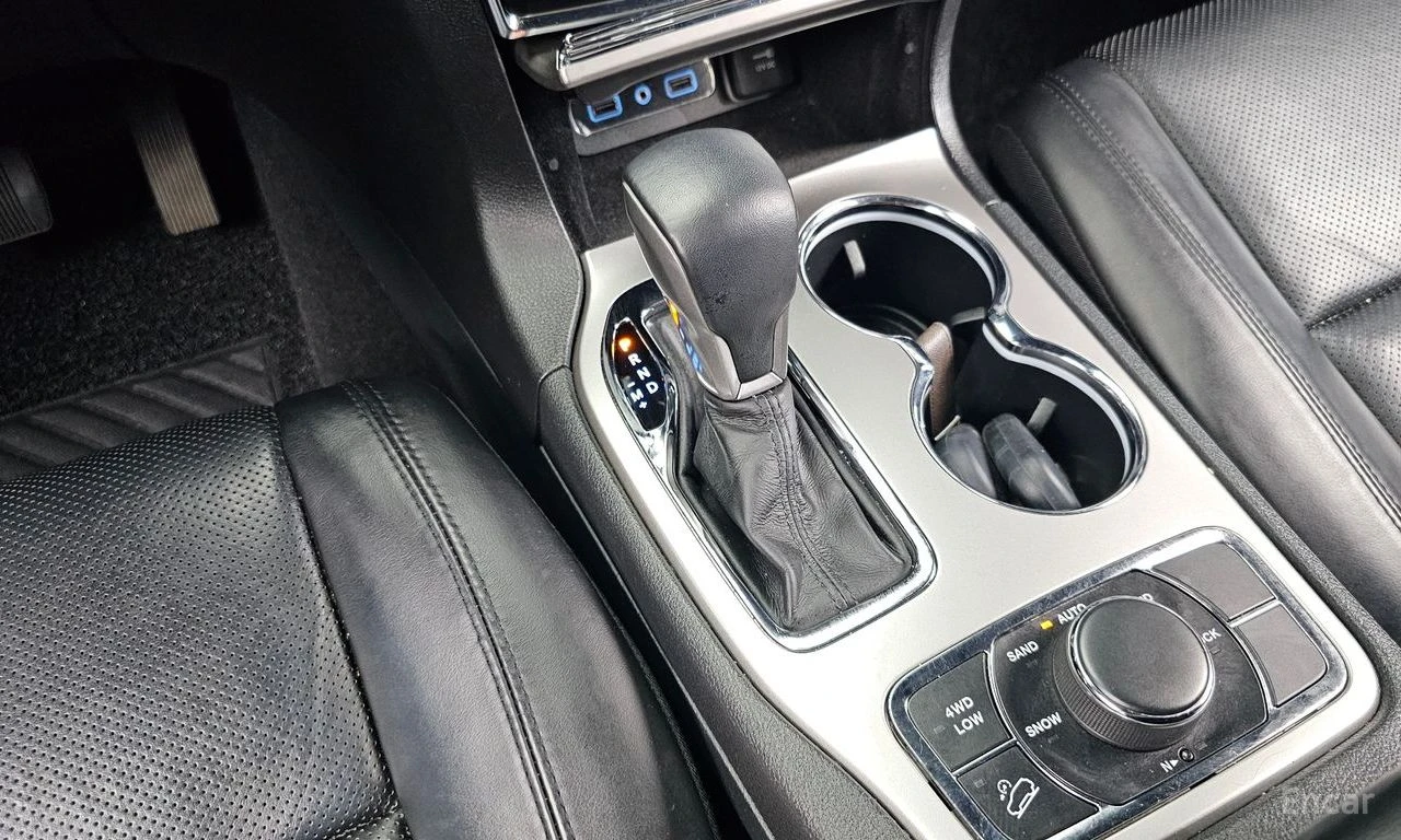 Jeep Grand cherokee 3.6* V6* 8ZF* ПОДГРЕВ* ОБДУХВАНЕ* КАМЕРА* КЕЙЛЕС* , снимка 10 - Автомобили и джипове - 54916877