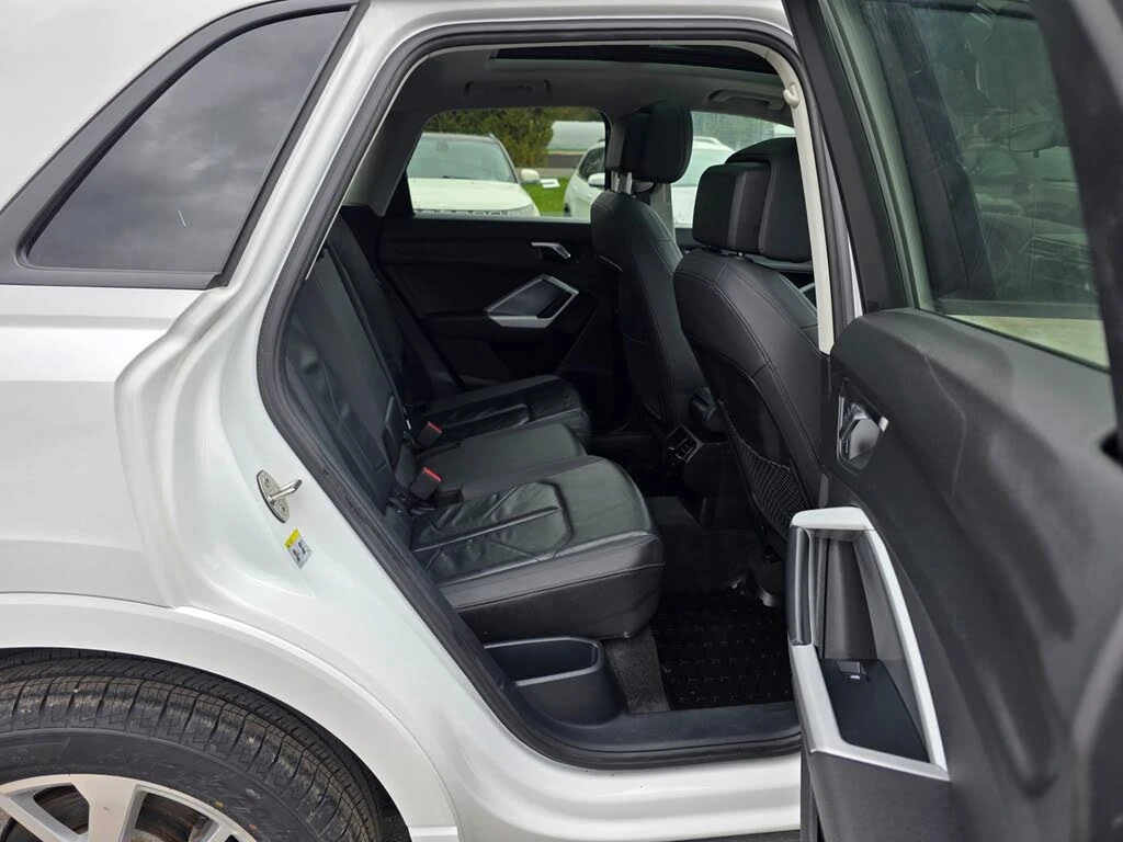 Audi Q3 2.0 45TFSI Quattro , снимка 15 - Автомобили и джипове - 56165287