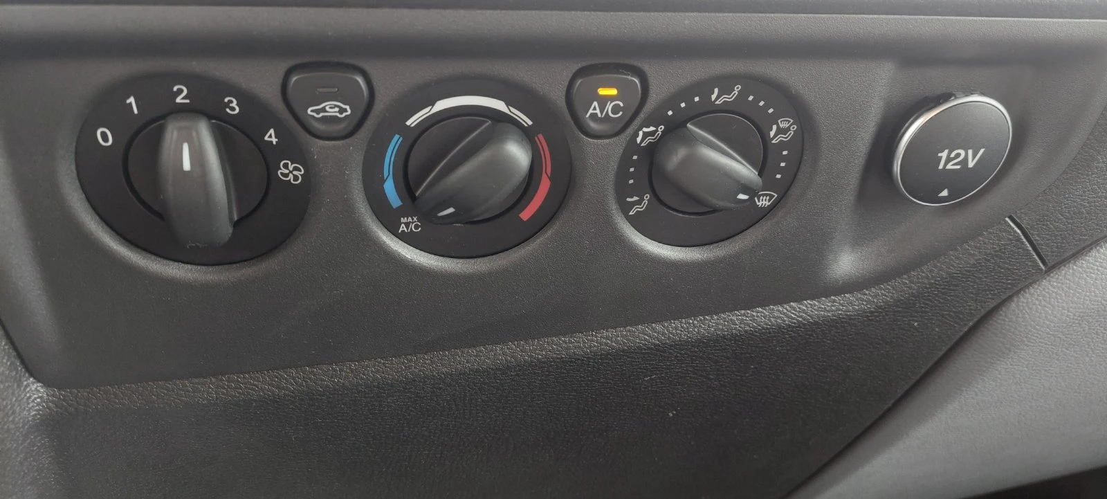 Ford Transit 2.2 TDCI  клима, снимка 12 - Бусове и автобуси - 53875014