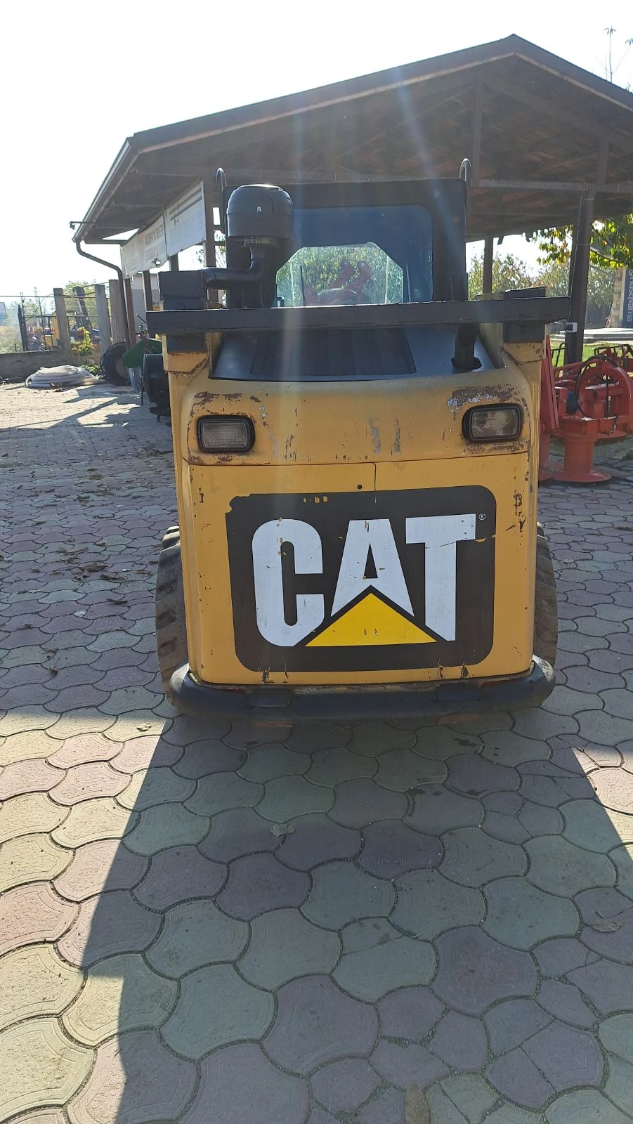 Мини челни товарачи Cat 216B - изображение 6