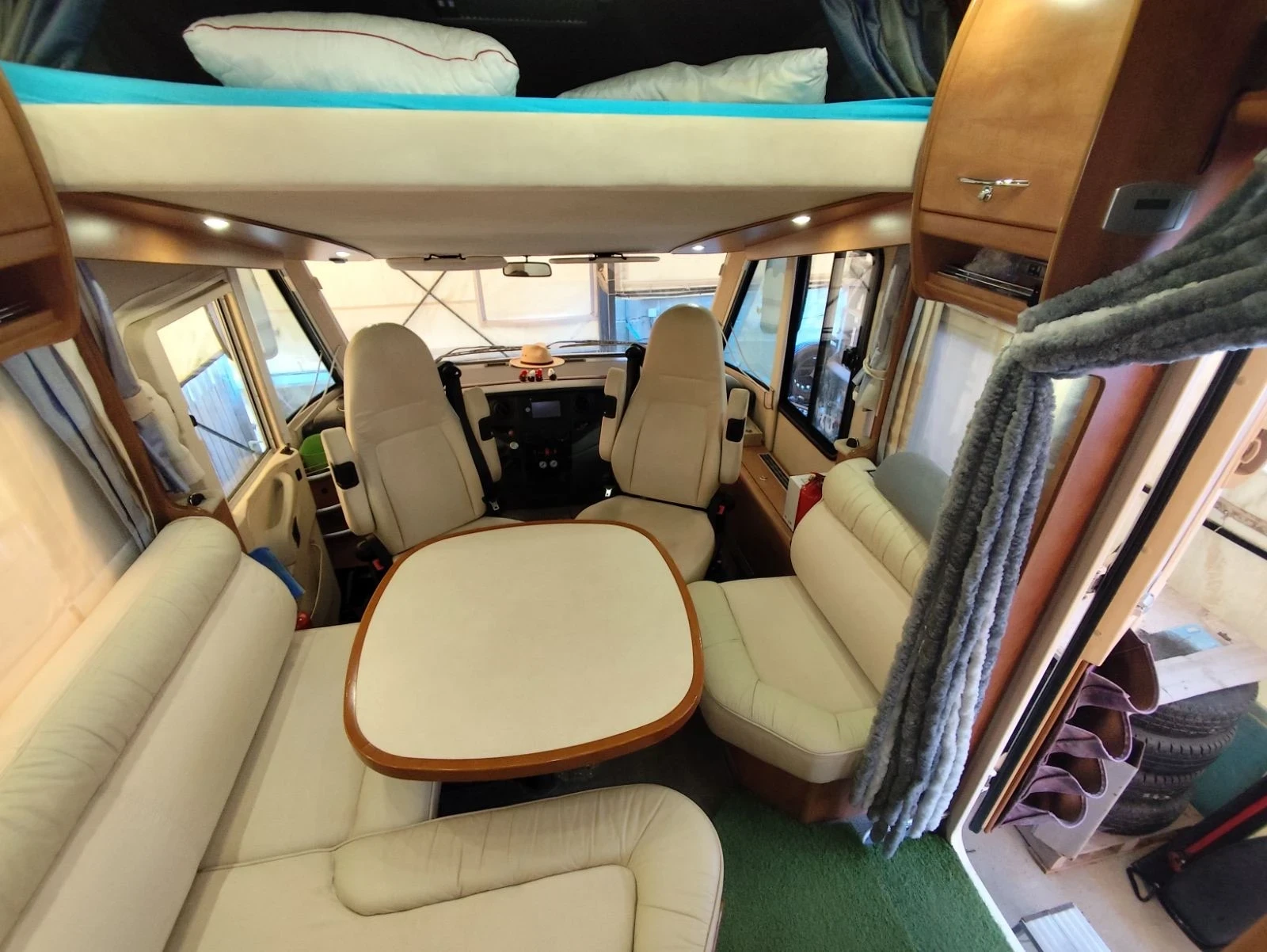 Кемпер Carthago Chic I51 S Plus IVECO 50C18 3.0d 16V 214kc, снимка 2 - Каравани и кемпери - 54562227
