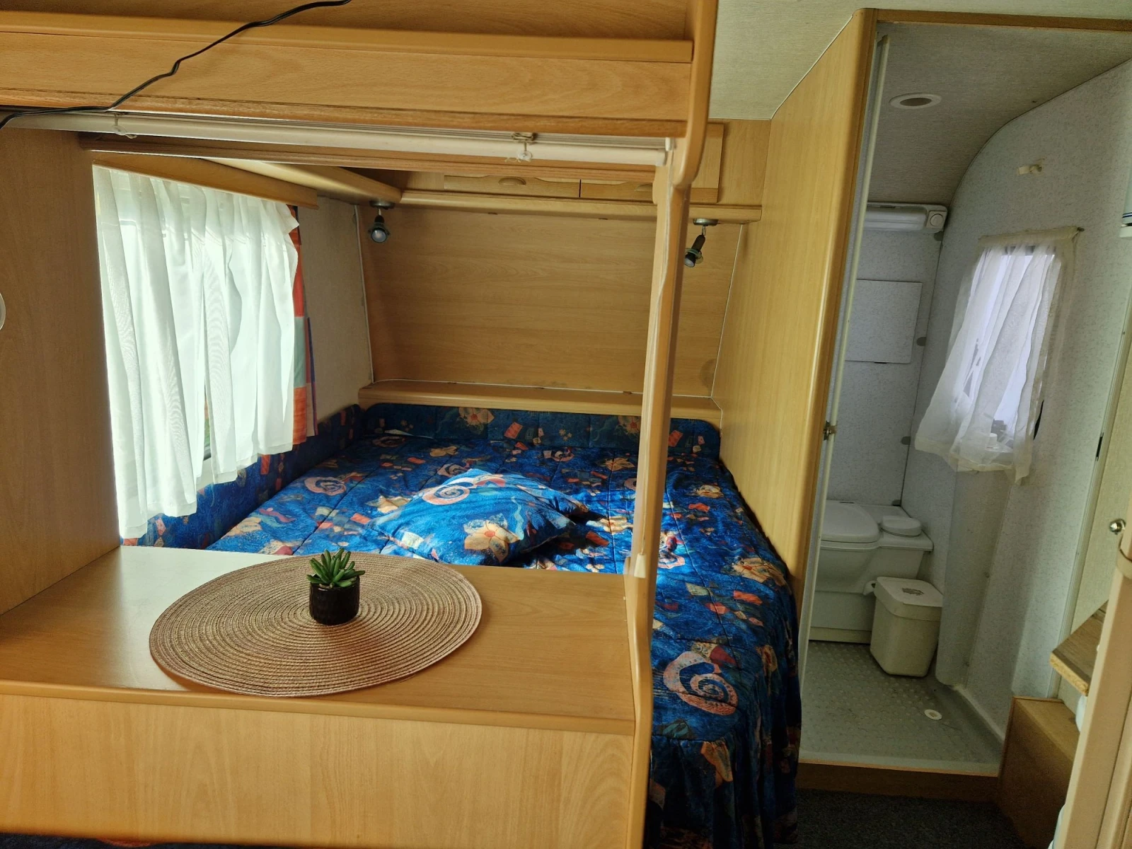 Каравана Adria Unica 542 , снимка 14 - Каравани и кемпери - 56681042