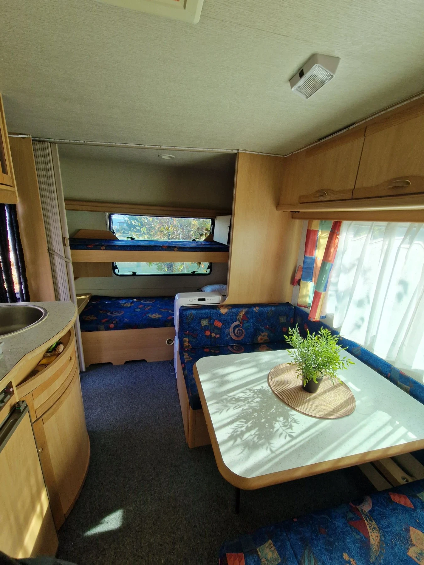 Каравана Adria Unica 542 , снимка 8 - Каравани и кемпери - 56681042