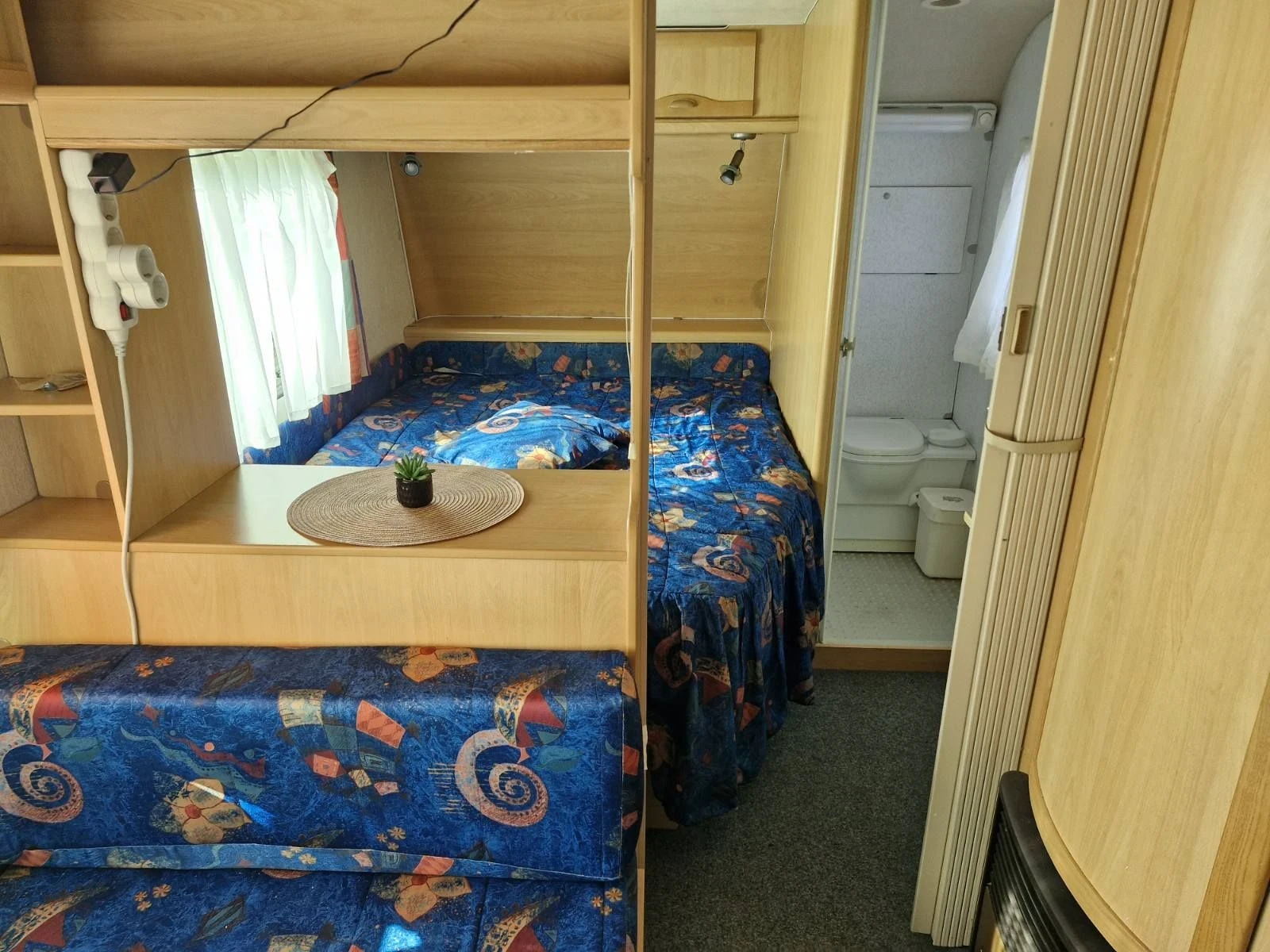 Каравана Adria Unica 542 , снимка 6 - Каравани и кемпери - 56681042