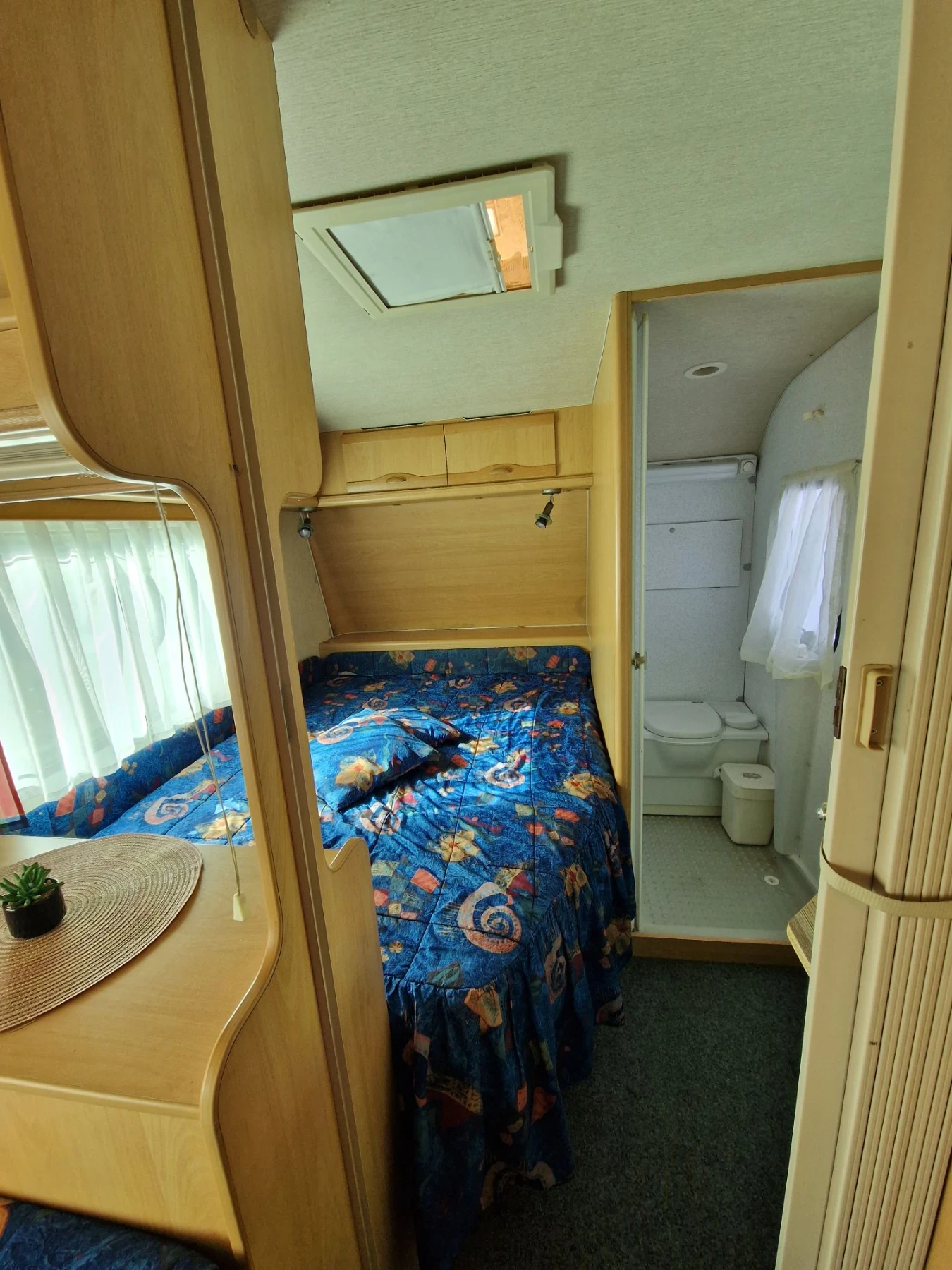 Каравана Adria Unica 542 , снимка 13 - Каравани и кемпери - 56681042