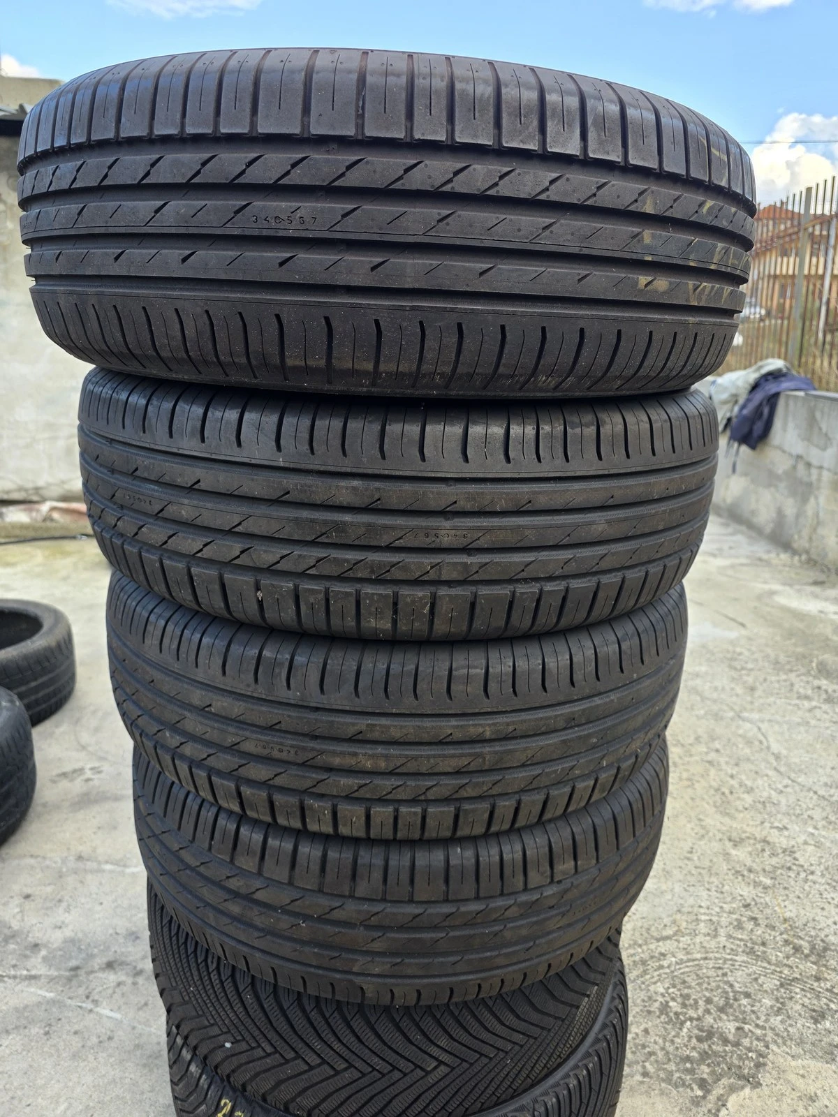 Гуми Летни 235/65R17, снимка 5 - Гуми и джанти - 56664475