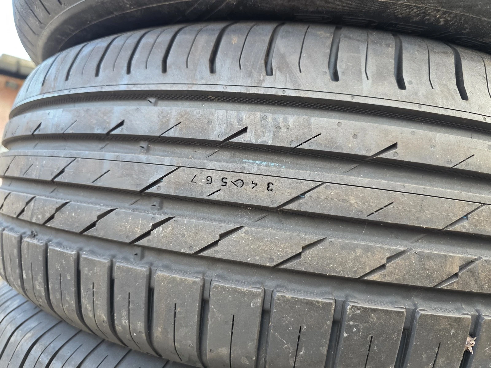 Гуми Летни 235/65R17, снимка 2 - Гуми и джанти - 56664475