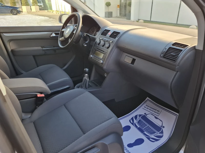 VW Touran 1.9(105кс)* * 6-СКОРОСТИ* * * НОВ ВНОС* * * , снимка 15 - Автомобили и джипове - 48575184