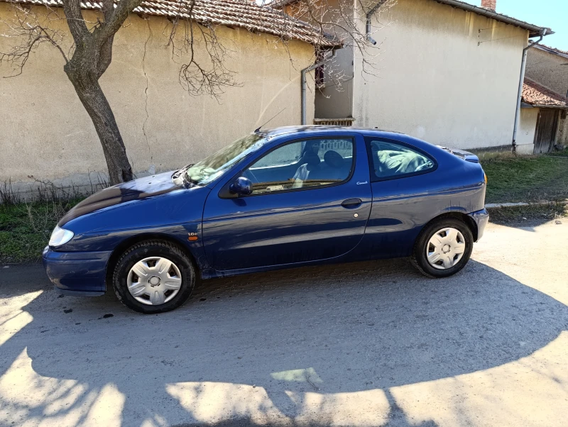 Renault Megane 1.6i 90k.c., снимка 3 - Автомобили и джипове - 49382806