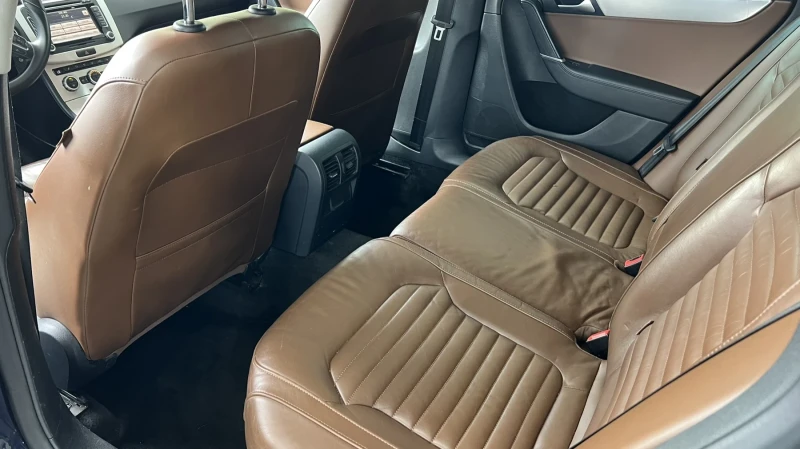 VW Passat 2.0TDI* DSG* 4x4* Panorama* Full, снимка 10 - Автомобили и джипове - 51389119