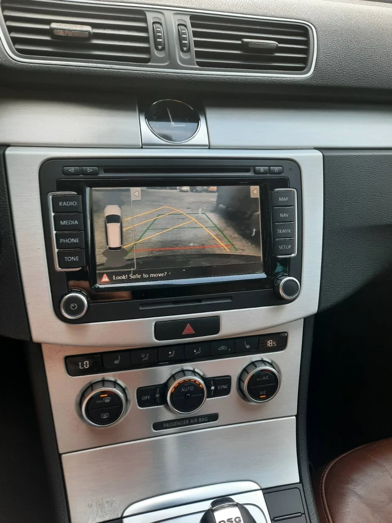 VW Passat 2.0TDI* DSG* 4x4* Panorama* Full, снимка 14 - Автомобили и джипове - 51389119