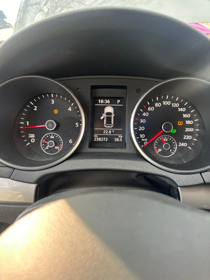 VW Golf, снимка 8 - Автомобили и джипове - 52098338