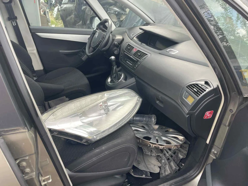 Citroen Grand C4 Picasso 1.6i, VTi 120кс., 2012, снимка 7 - Автомобили и джипове - 52411011