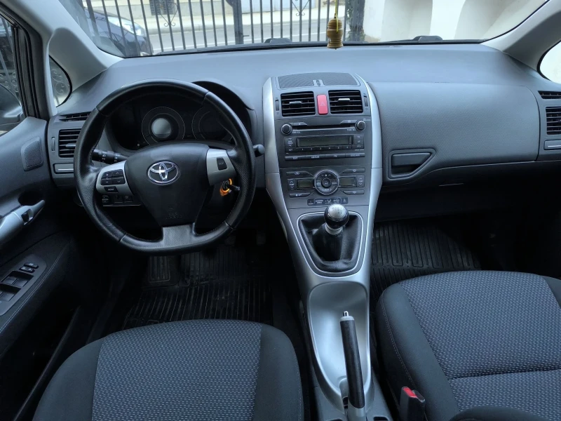Toyota Auris 1.6бензин, снимка 8 - Автомобили и джипове - 53262997