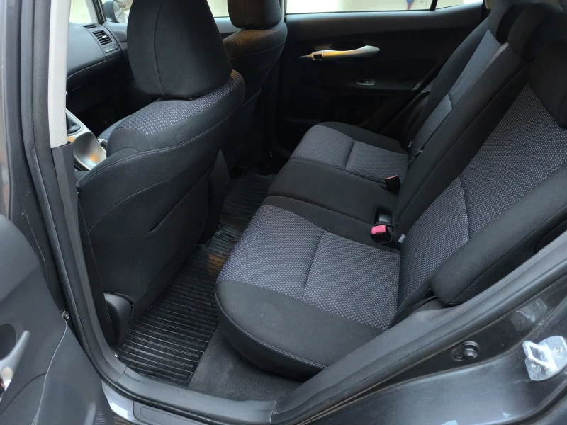 Toyota Auris 1.6бензин, снимка 9 - Автомобили и джипове - 53262997