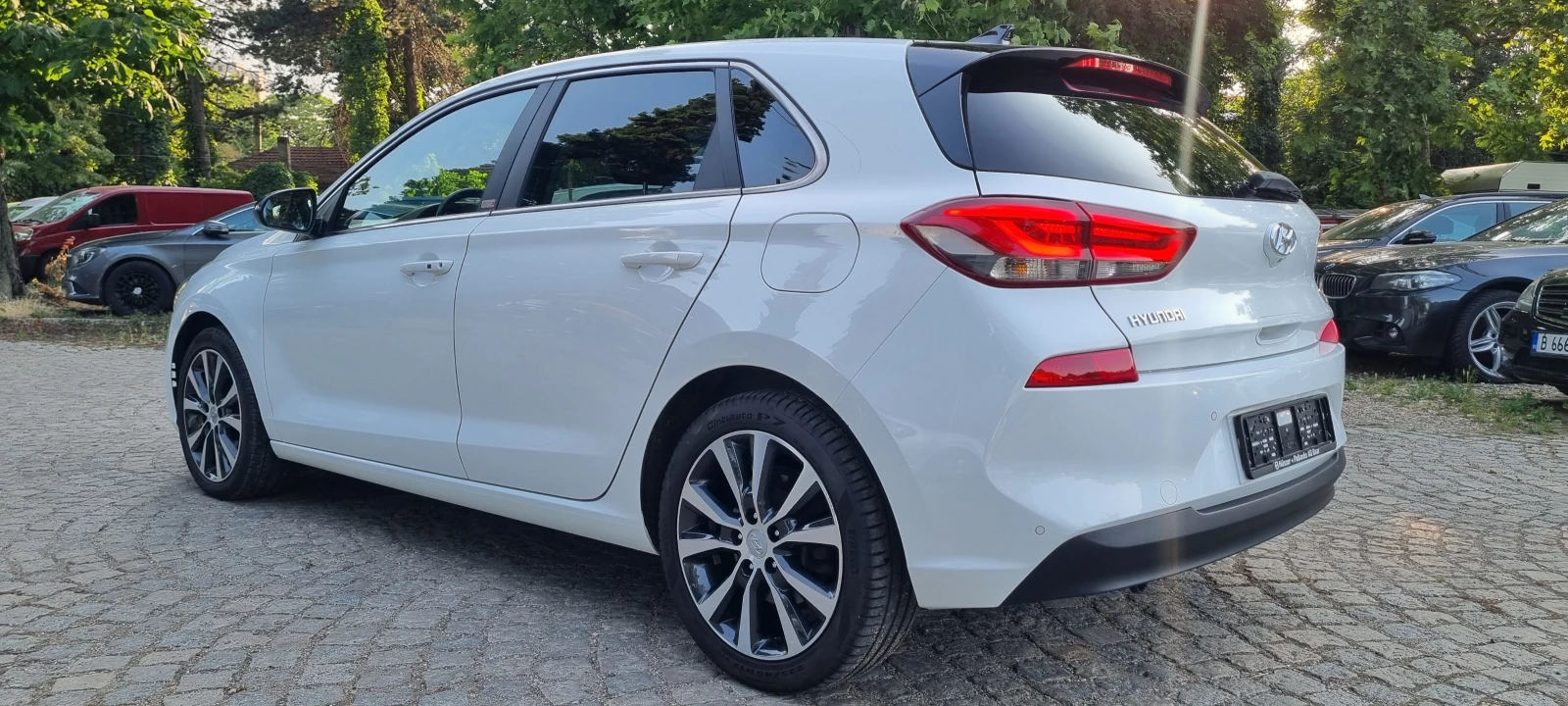 Hyundai I30 1.6 CRDI * AVTOMAT* * PREMIUM/AVANTGARDE* * ОБСЛУЖ - изображение 6